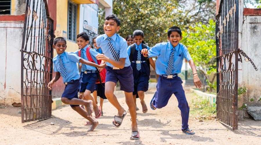 UP ke schools me garmiyon ki chuttiyan