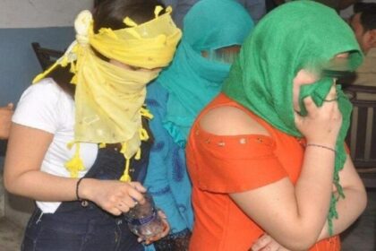 Beauty parlor me galat kaam police ranchi me ki chapemari