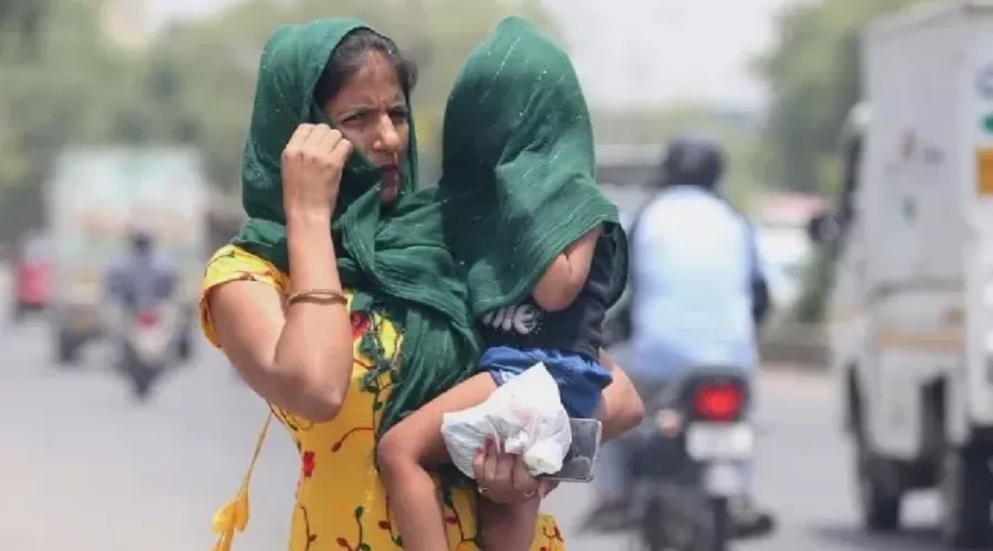 bhishan garmi ke karan sath mah ki bachi ki hui mrityu