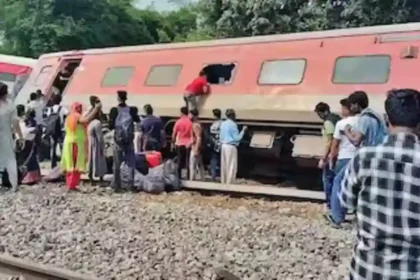 chandigarh-dabrugarh express train ke sath hua ek bhayanak hadasa kai log hue ghayal
