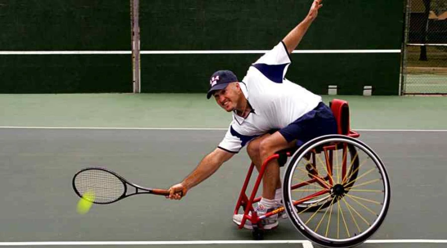 paralympics mein wheelchair tennis ko kaisa khela jata hain