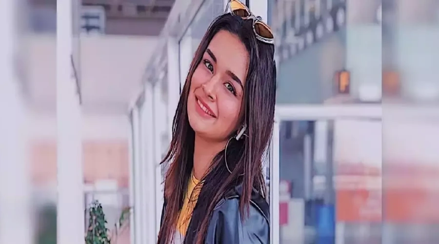 avneet kaur ki sampatti ka source
