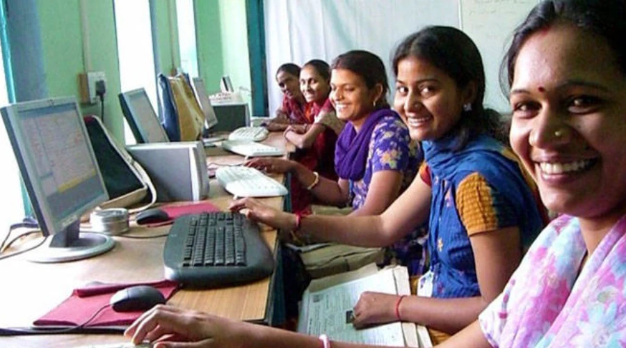 Mahilaon ki aatmanirbharata ko badhava dene ki pehal