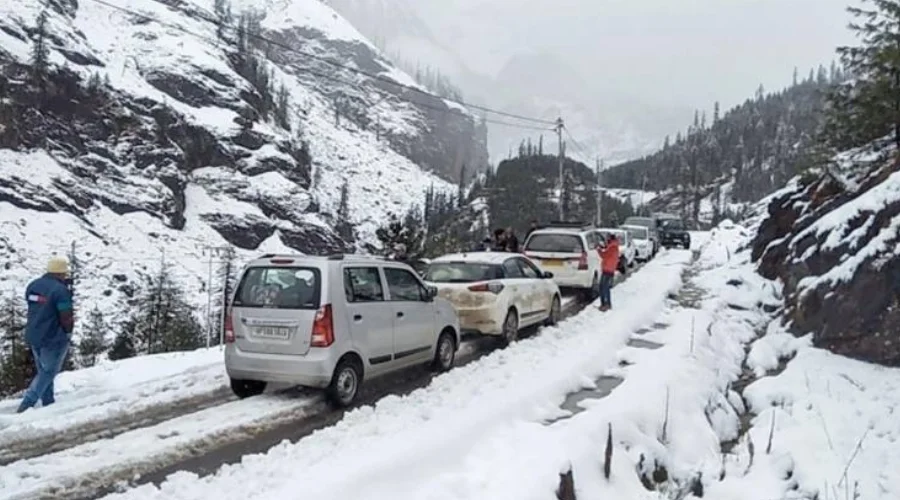 Uttarakhand mein ho rahi hai bhari barphabari
