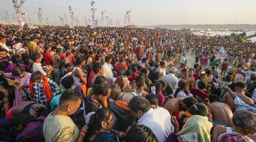 Maghi Purnima par shraddhaluon ki bhid