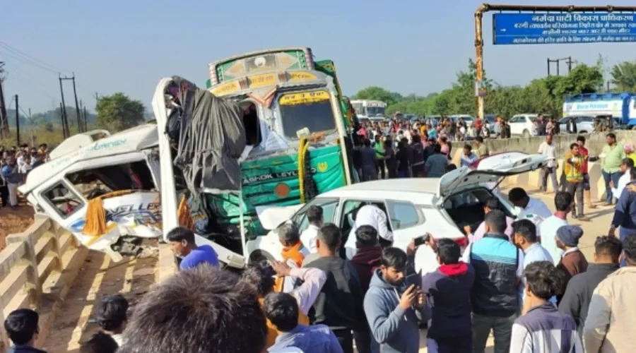 Prayagraj jile mein ek bada sadak hadasa