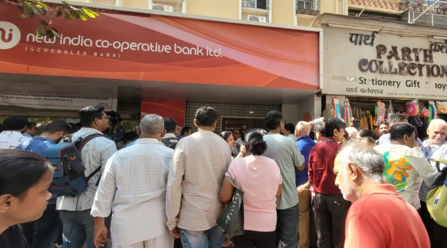 Sahakari Bank par laga pratibandh