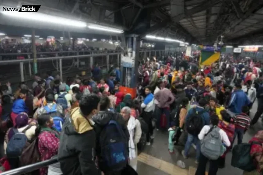 nai delhi railway station par bhagadad ke karan hadsa