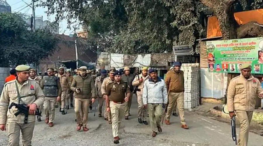 Ek hazar logon par pabandi, har gatividhi par nazar