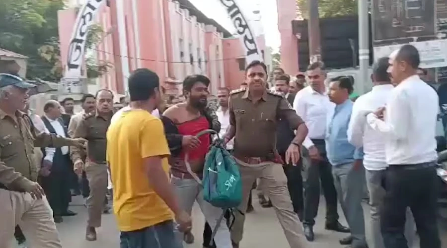 Vakilon ne ki yuvak ki pitai