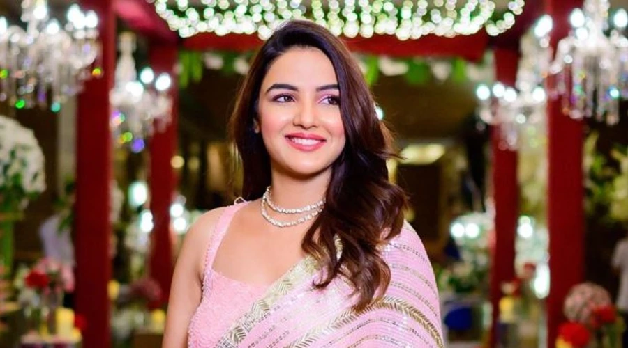 Jasmin Bhasin ki kul sampatti