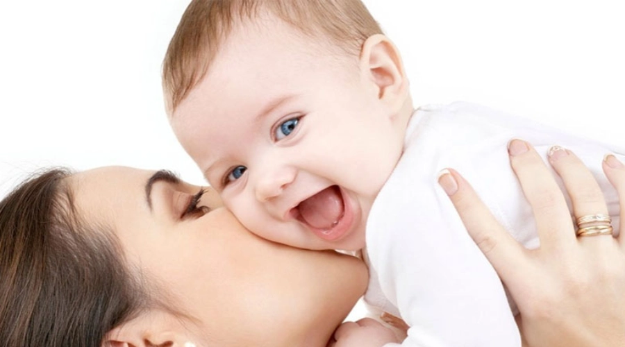 Sapne mein chhote bachche ko hanste hue dekhne ka sanket