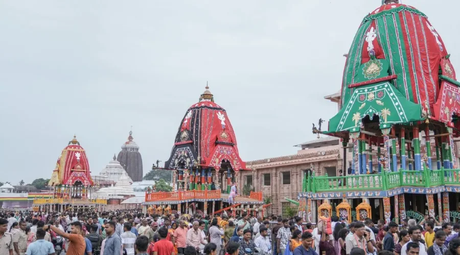 Shraddhaluon ka hua puri medical college mein ilaz
