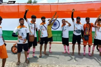 deshbhakti ke rang mein rangi tiranga kavad yatra