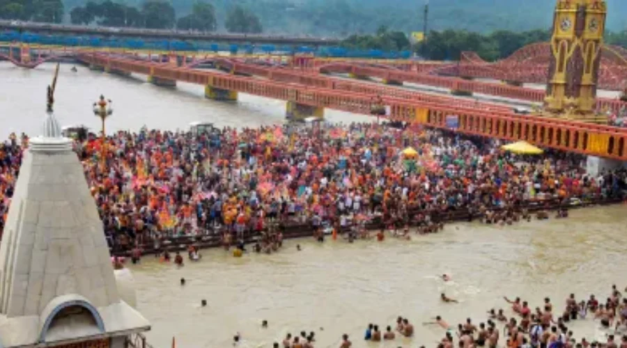 Pavitra gangajal kahan chadhaya jata hain