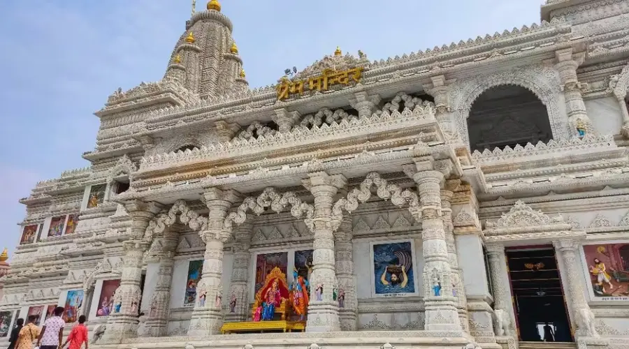Mukhya Mandir aur darshaneeya sthal ka vivran